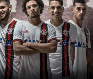 Nouveau_maillot_Flamengo_2017-2018_Exterieur_(2)
